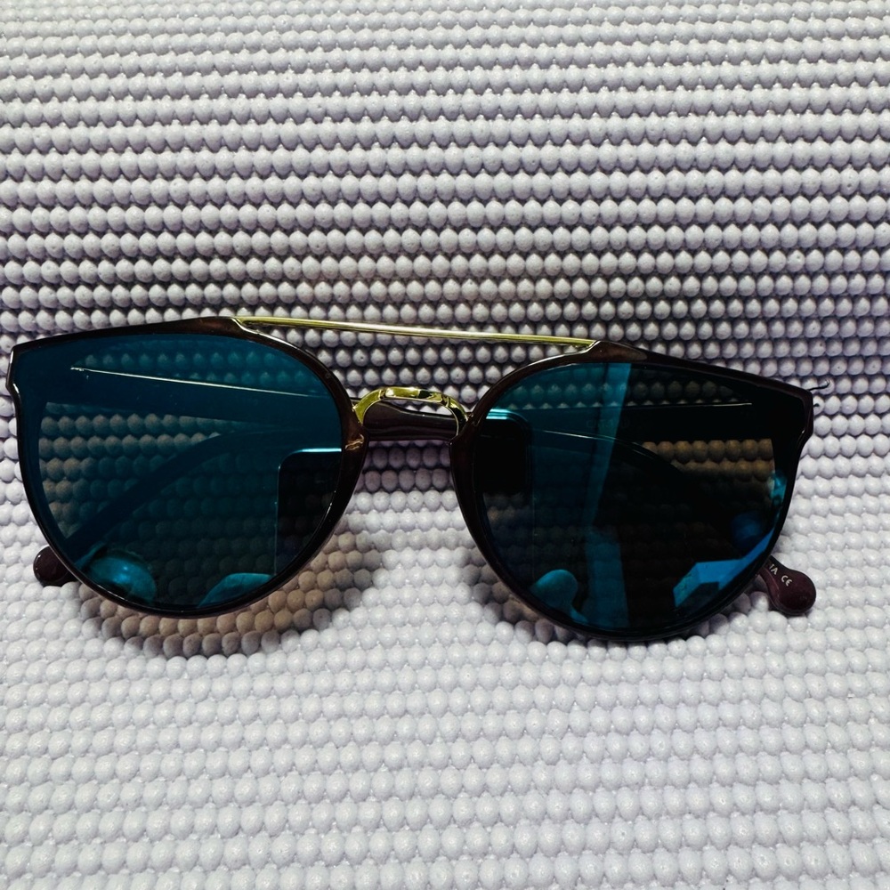 Stylish Blue Lens Sunglasses